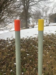 Grenzmarkierungspflock mit Farbkappe